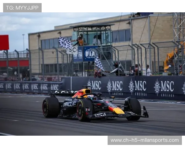 F1 冲刺赛：车手两圈内超四车