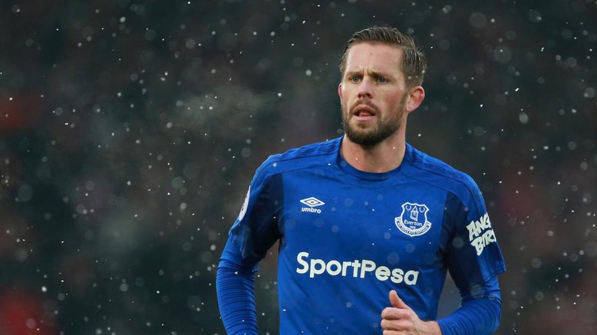 “三叉湖赛场上的滚球对决，选手挑战极限精准度”